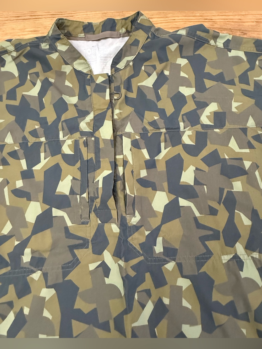 FIGS Blake FREEx Camo Oversized Scrub Top - Picture 3 of 6
